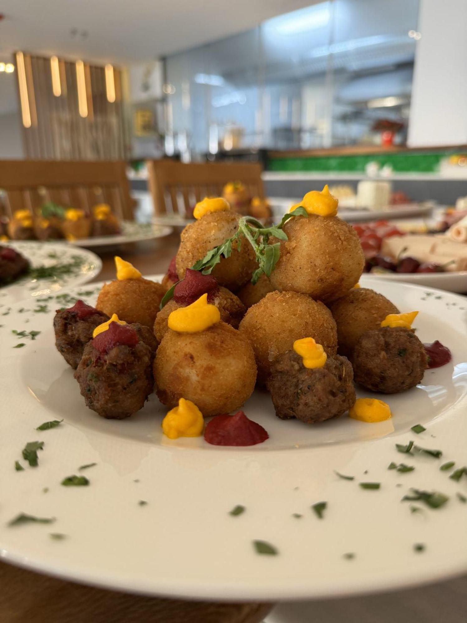סרנדה The Queen'S Lion Premium Hotel מראה חיצוני תמונה
