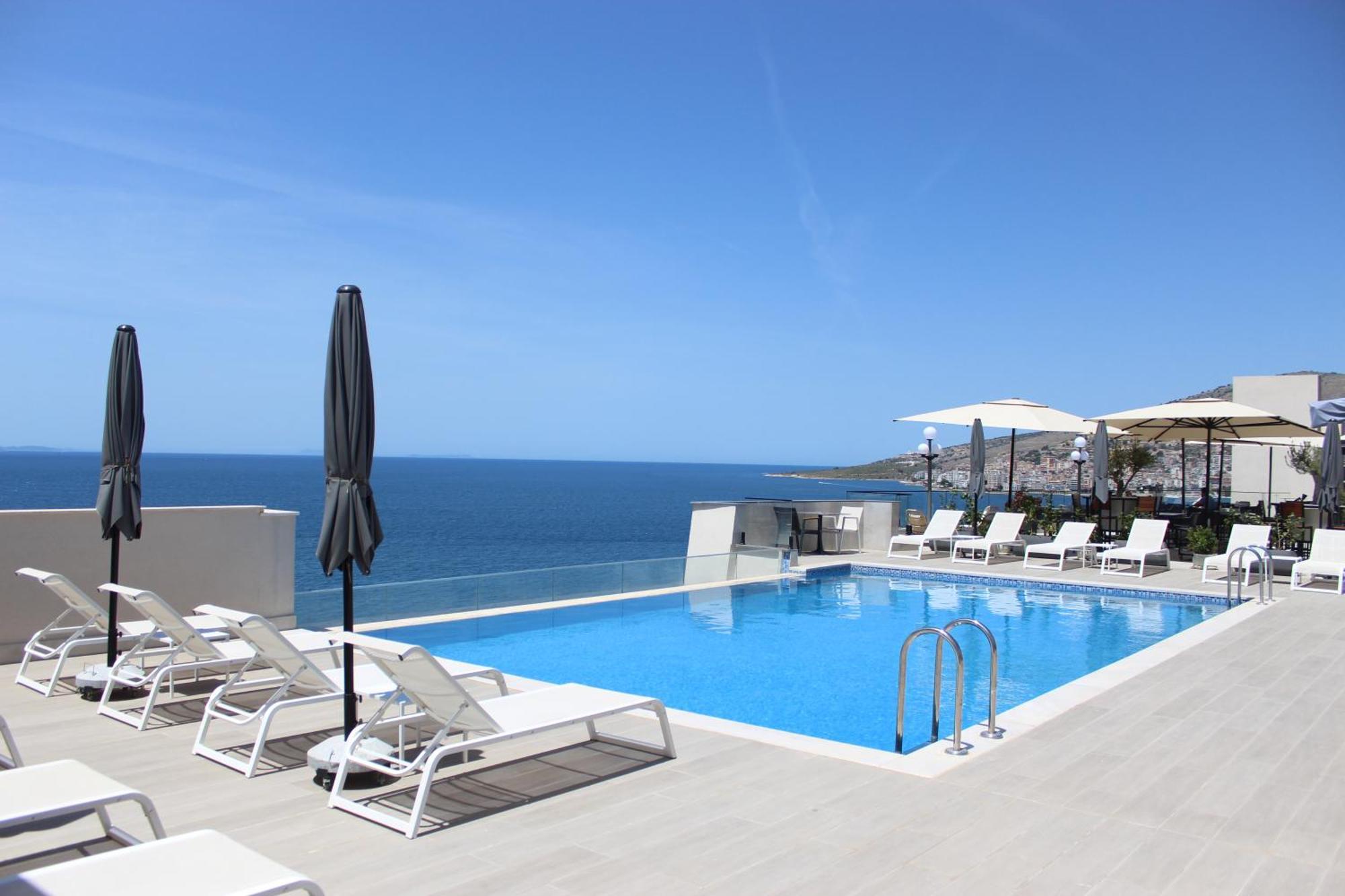 סרנדה The Queen'S Lion Premium Hotel מראה חיצוני תמונה