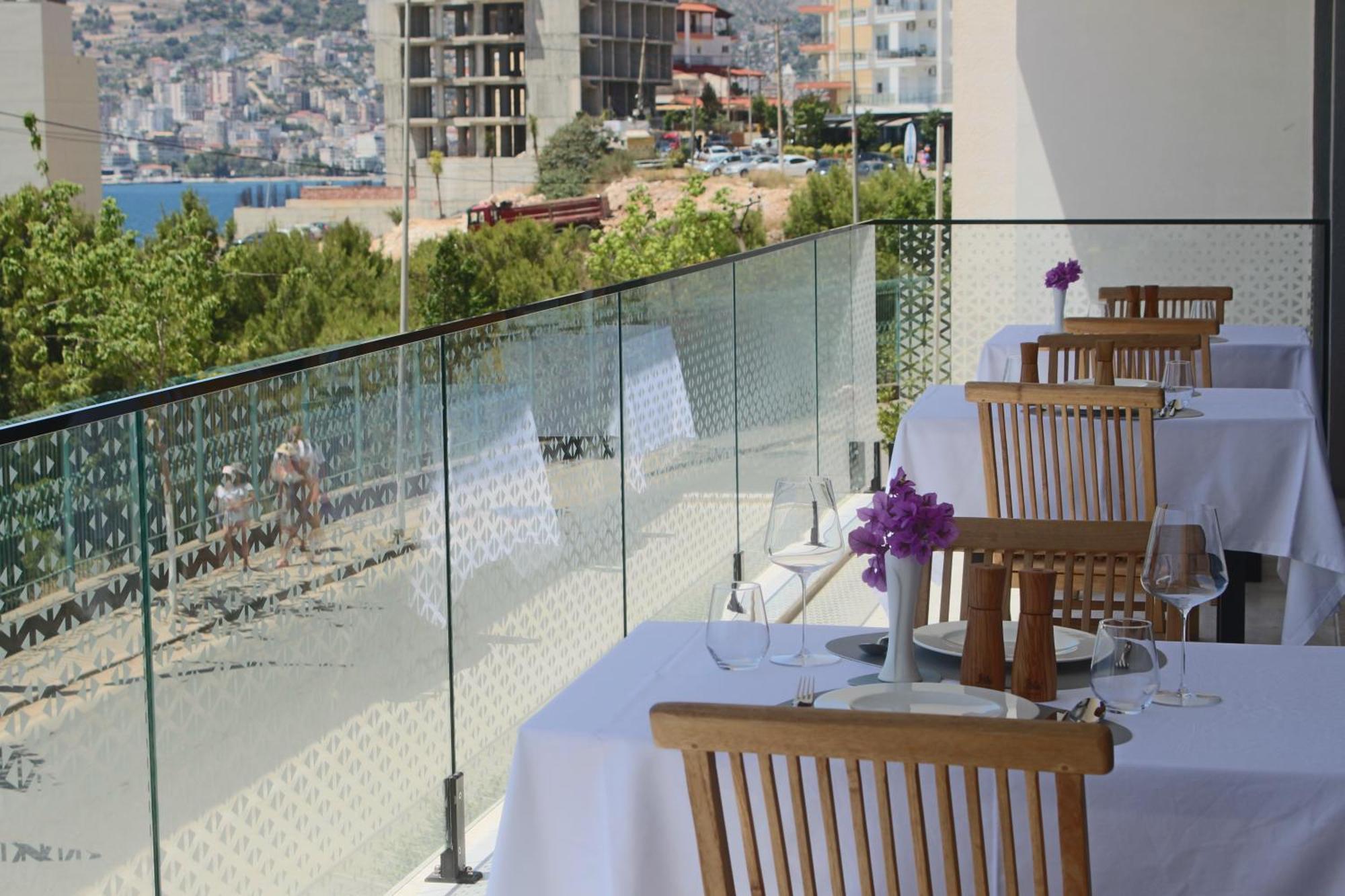 סרנדה The Queen'S Lion Premium Hotel מראה חיצוני תמונה