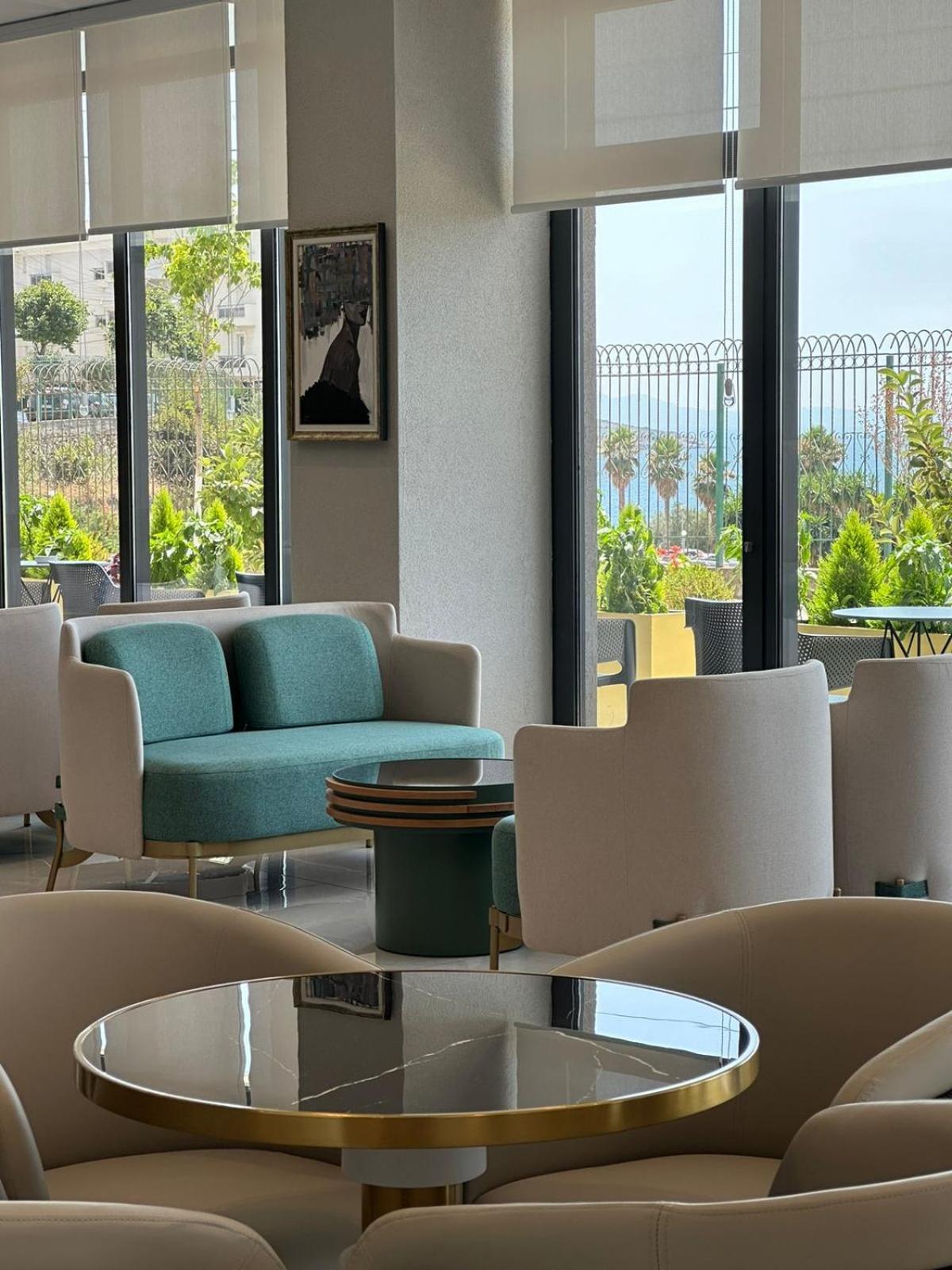 סרנדה The Queen'S Lion Premium Hotel מראה חיצוני תמונה