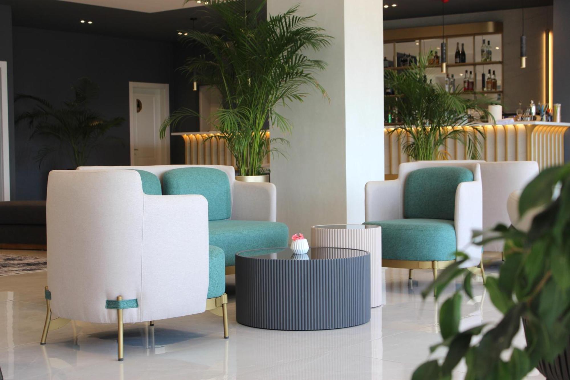 סרנדה The Queen'S Lion Premium Hotel מראה חיצוני תמונה