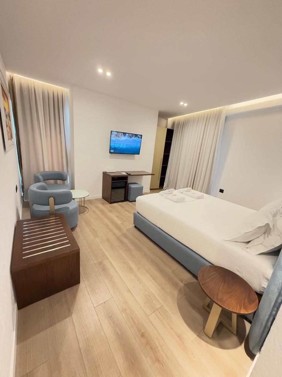 סרנדה The Queen'S Lion Premium Hotel מראה חיצוני תמונה