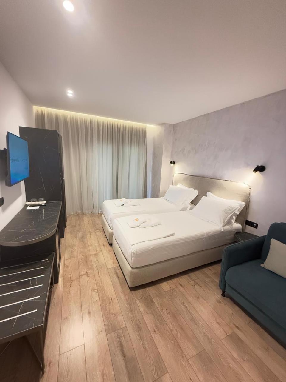 סרנדה The Queen'S Lion Premium Hotel מראה חיצוני תמונה