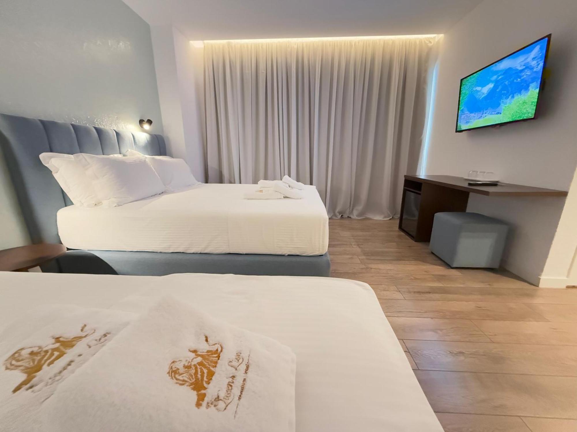 סרנדה The Queen'S Lion Premium Hotel מראה חיצוני תמונה